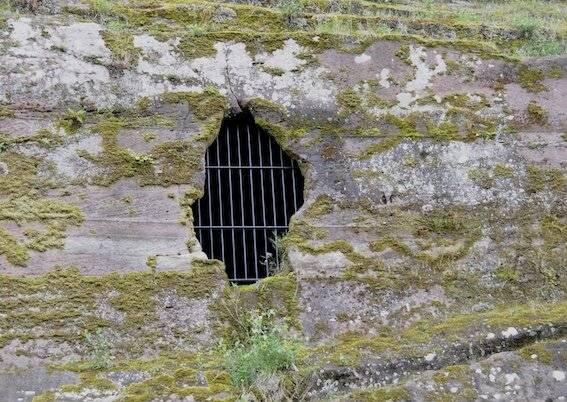 PRISON ROCHE barrière Guy Grandjean.jpg